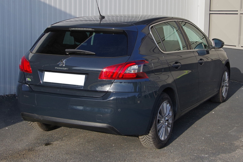 Photo 2 de l'offre de PEUGEOT 308 1.5 BLUEHDI 130 EAT8 ALLURE à 14300€ chez ACCEL' AUTO