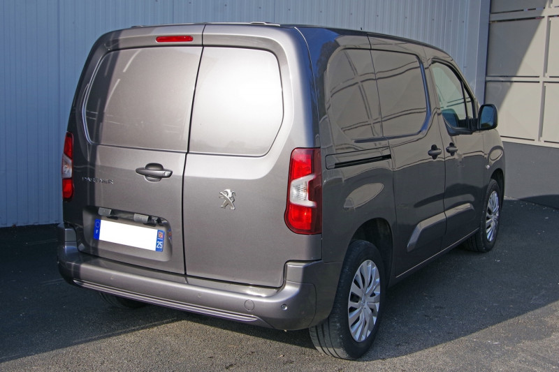 Photo 2 de l'offre de PEUGEOT PARTNER STANDARD 650KG BLUEHDI 130 EAT8 PREMIUM EAT8 à 19500€ chez ACCEL' AUTO