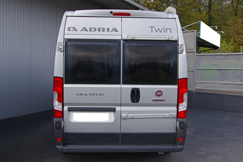 Photo 24 de l'offre de FIAT DUCATO ADRIA 2.3 130 CH TWIN 600 SPT 50 ANS à 39800€ chez ACCEL' AUTO