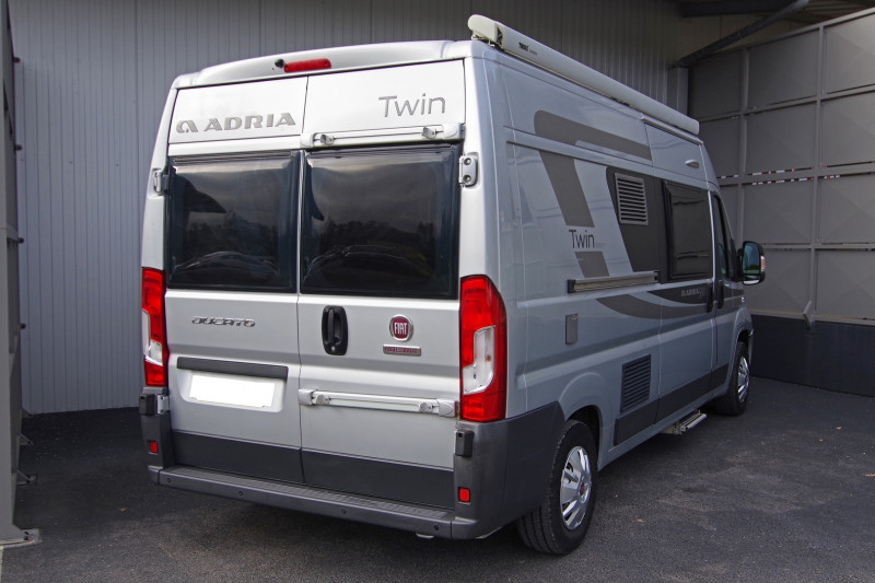 Photo 2 de l'offre de FIAT DUCATO ADRIA 2.3 130 CH TWIN 600 SPT 50 ANS à 39800€ chez ACCEL' AUTO