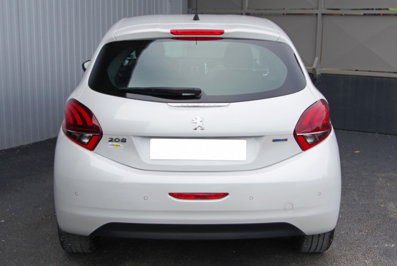 Photo 13 de l'offre de PEUGEOT 208 1.2 82CH ALLURE 5P à 8500€ chez ACCEL' AUTO