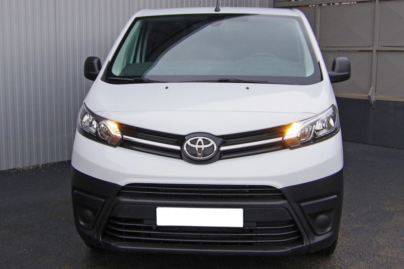 Photo 16 de l'offre de TOYOTA PROACE MEDIUM 2.0 D-4D 140 BUSINESS à 27990€ chez ACCEL' AUTO