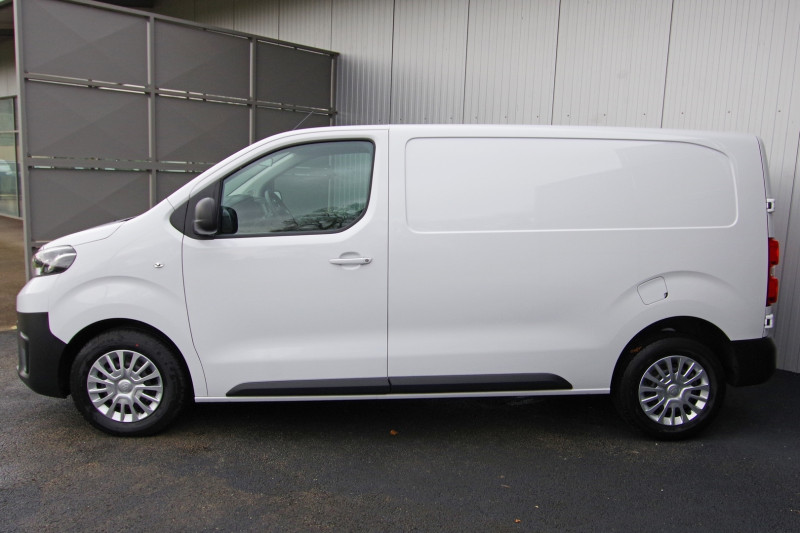 Photo 14 de l'offre de TOYOTA PROACE MEDIUM 2.0 D-4D 140 BUSINESS à 27990€ chez ACCEL' AUTO