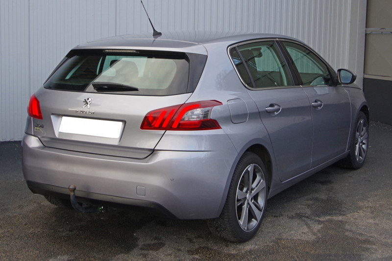 Photo 2 de l'offre de PEUGEOT 308 1.2 PURETECH 130 EAT8 ALLURE à 13980€ chez ACCEL' AUTO