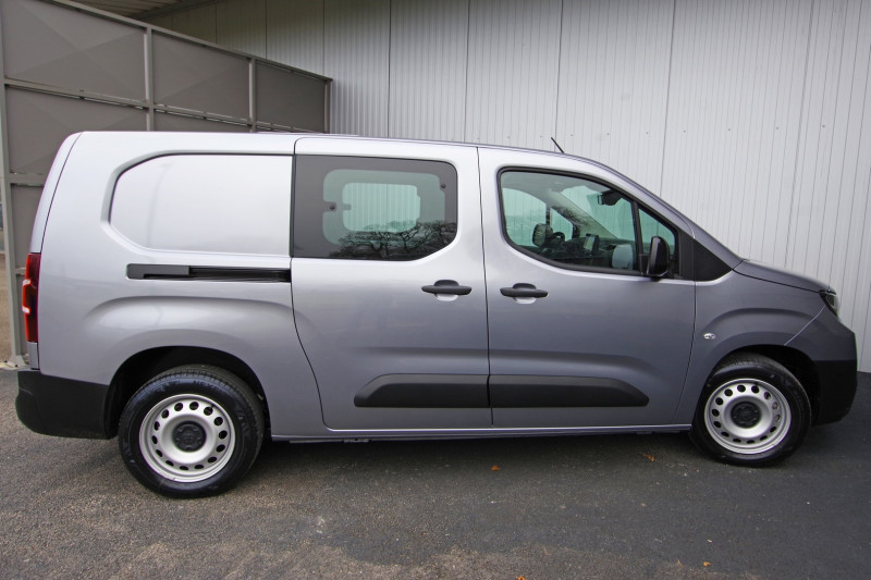 Photo 22 de l'offre de TOYOTA PROACE CITY LONG CABINE APPROFONDIE BVA8 130 CH D-4D  CONFORT à 28700€ chez ACCEL' AUTO