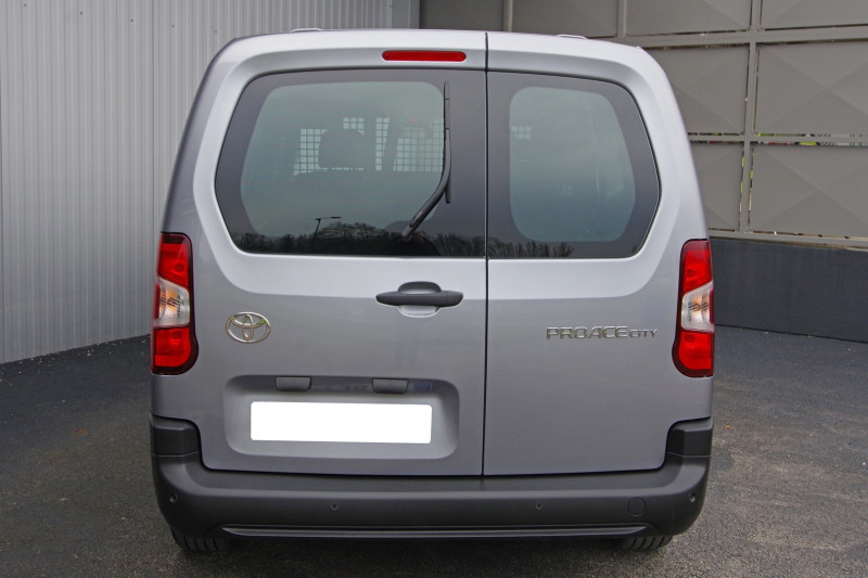 Photo 23 de l'offre de TOYOTA PROACE CITY LONG CABINE APPROFONDIE BVA8 130 CH D-4D  CONFORT à 28700€ chez ACCEL' AUTO