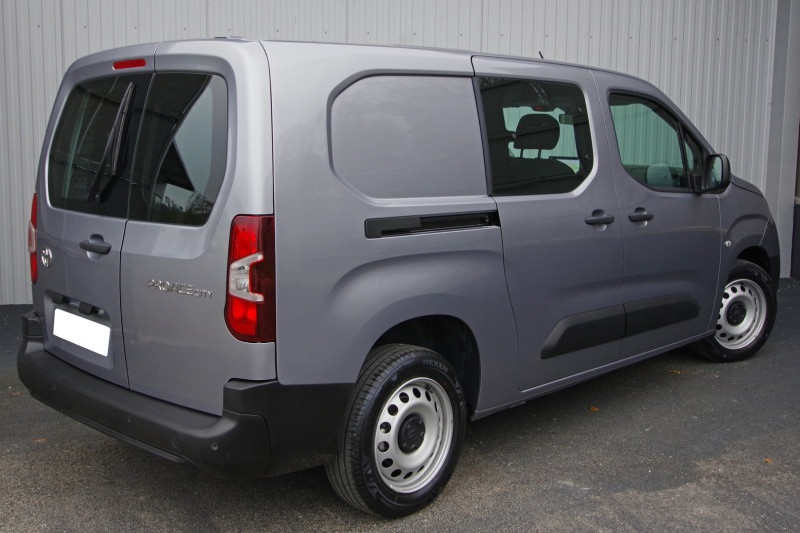 Photo 2 de l'offre de TOYOTA PROACE CITY LONG CABINE APPROFONDIE BVA8 130 CH D-4D  CONFORT à 28700€ chez ACCEL' AUTO