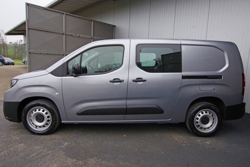 Photo 21 de l'offre de TOYOTA PROACE CITY LONG CABINE APPROFONDIE BVA8 130 CH D-4D  CONFORT à 28700€ chez ACCEL' AUTO