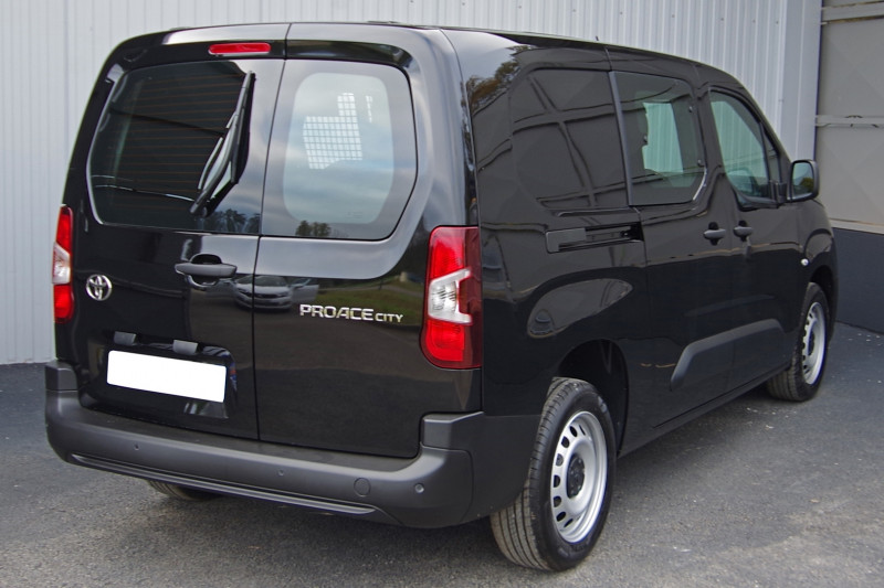 Photo 2 de l'offre de TOYOTA PROACE CITY LONG CABINE APPROFONDIE 1.5L 130 D-4D BVA8 à 28700€ chez ACCEL' AUTO