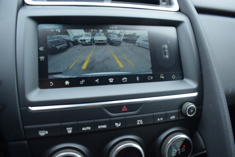 Photo 19 de l'offre de JAGUAR E-PACE 2.0D 150CH R-DYNAMIC AWD BVA9 à 29900€ chez Univers Motors