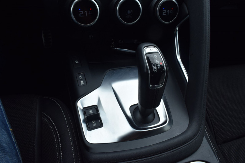 Photo 3 de l'offre de JAGUAR E-PACE 2.0D 150CH R-DYNAMIC AWD BVA9 à 29900€ chez Univers Motors