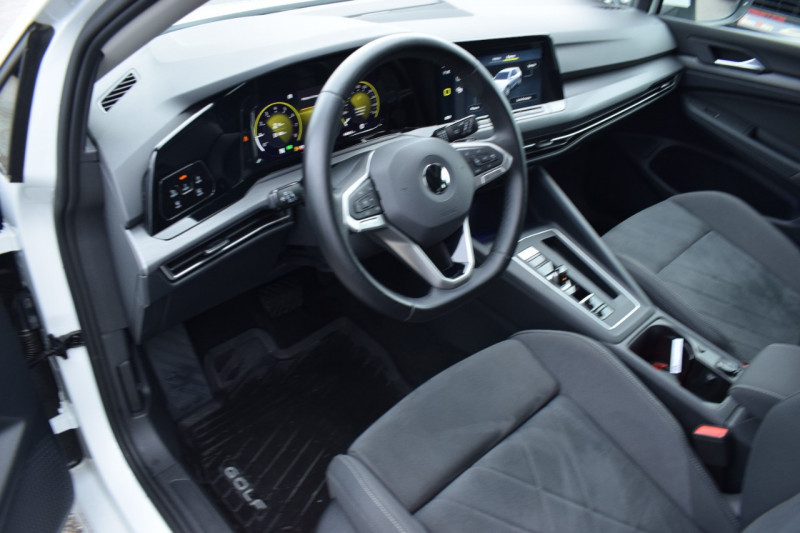Photo 16 de l'offre de VOLKSWAGEN GOLF VIII 1.5 TGI 130CH STYLE DSG7  garantie jusqu' 2025 VW à 27400€ chez Univers Motors