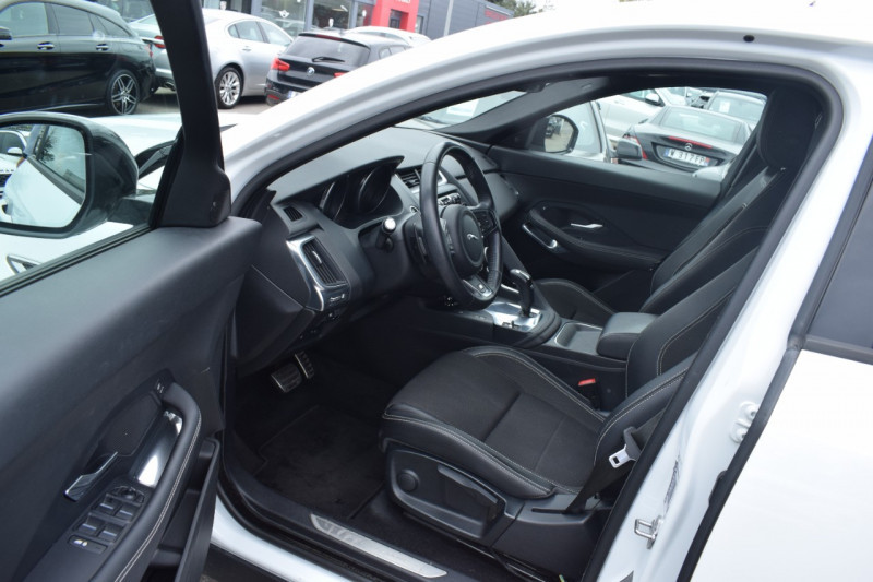 Photo 8 de l'offre de JAGUAR E-PACE 2.0D 150CH R-DYNAMIC AWD BVA9 à 29900€ chez Univers Motors