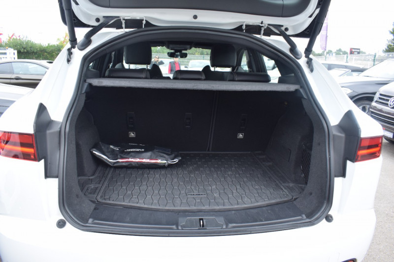 Photo 29 de l'offre de JAGUAR E-PACE 2.0D 150CH R-DYNAMIC AWD BVA9 à 29900€ chez Univers Motors