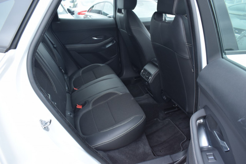 Photo 26 de l'offre de JAGUAR E-PACE 2.0D 150CH R-DYNAMIC AWD BVA9 à 29900€ chez Univers Motors