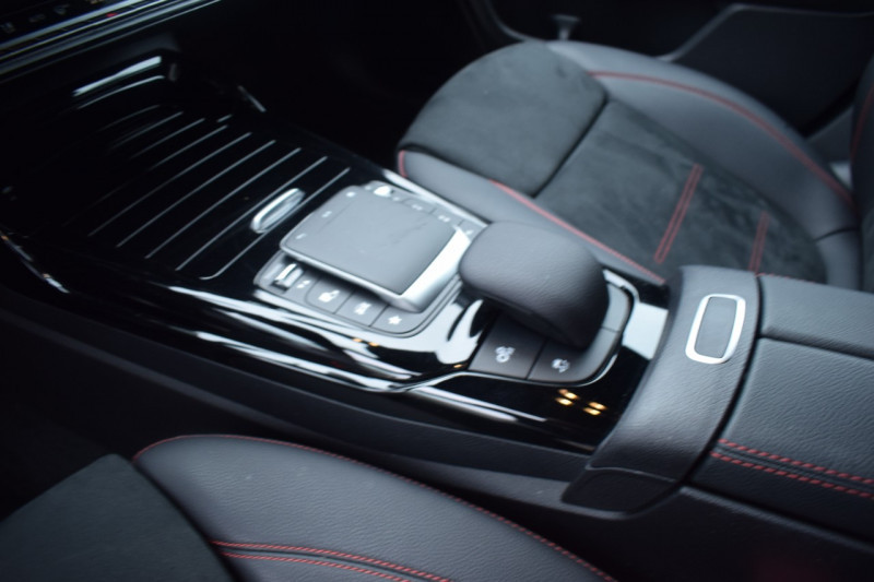 Photo 6 de l'offre de MERCEDES-BENZ CLA 35 AMG 306CH 4MATIC 7G-DCT SPEEDSHIFT AMG 19CV à 55900€ chez Univers Motors