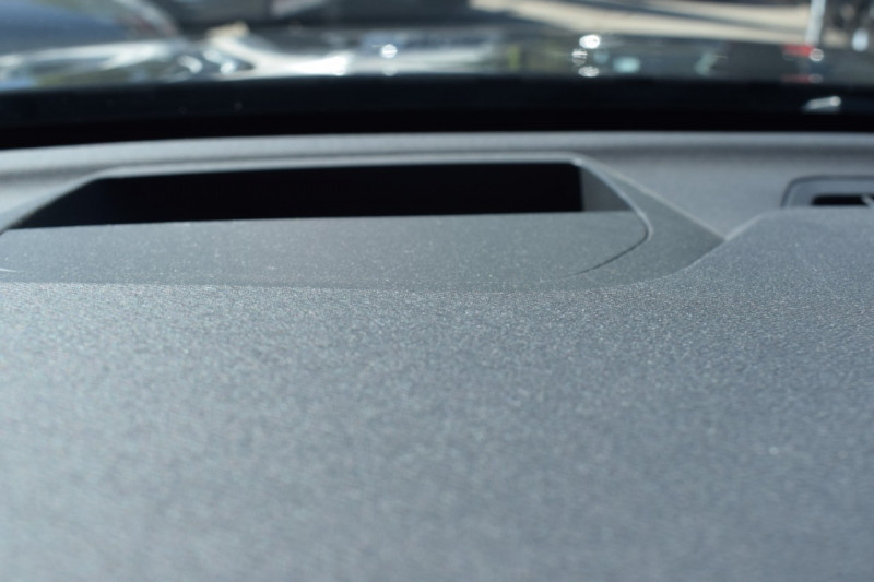 Photo 16 de l'offre de VOLVO XC60 D5 ADBLUE AWD 235CH R-DESIGN GEARTRONIC à 39900€ chez Univers Motors