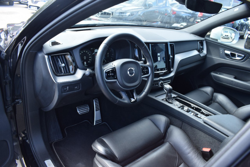 Photo 4 de l'offre de VOLVO XC60 D5 ADBLUE AWD 235CH R-DESIGN GEARTRONIC à 39900€ chez Univers Motors