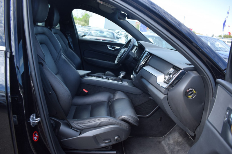 Photo 11 de l'offre de VOLVO XC60 D5 ADBLUE AWD 235CH R-DESIGN GEARTRONIC à 39900€ chez Univers Motors