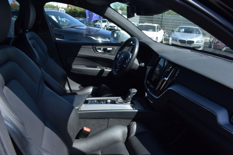 Photo 21 de l'offre de VOLVO XC60 D5 ADBLUE AWD 235CH R-DESIGN GEARTRONIC à 39900€ chez Univers Motors