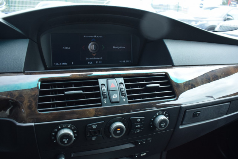 Photo 12 de l'offre de BMW SERIE 5 (E60) 545IA 333CH SPORT à 13900€ chez Univers Motors