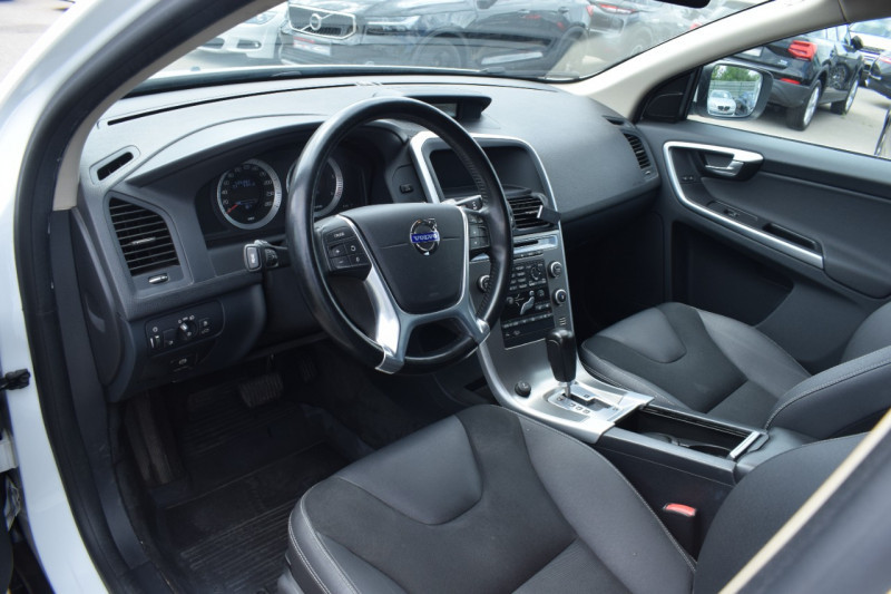 Photo 22 de l'offre de VOLVO XC60 2.4 D AWD 163CH FAP MOMENTUM GEARTRONIC à 12900€ chez Univers Motors