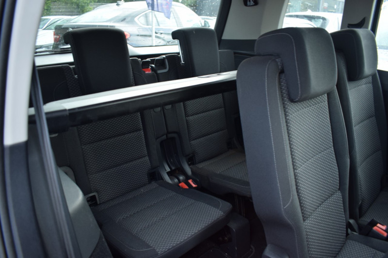 Photo 4 de l'offre de VOLKSWAGEN TOURAN 1.6 TDI 115CH BLUEM CONFORTLINE DSG7 7 PLACES à 19400€ chez Univers Motors
