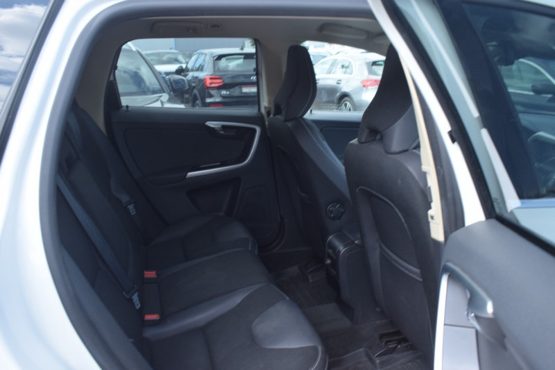 Photo 30 de l'offre de VOLVO XC60 2.4 D AWD 163CH FAP MOMENTUM GEARTRONIC à 12900€ chez Univers Motors
