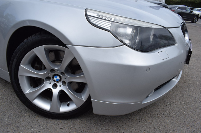 Photo 31 de l'offre de BMW SERIE 5 (E60) 545IA 333CH SPORT à 13900€ chez Univers Motors