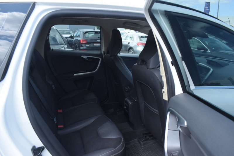 Photo 31 de l'offre de VOLVO XC60 2.4 D AWD 163CH FAP MOMENTUM GEARTRONIC à 12900€ chez Univers Motors