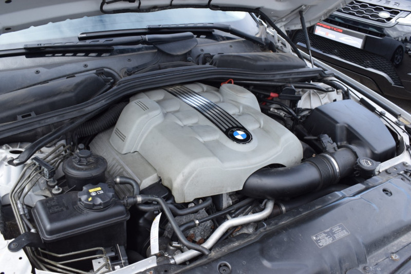 Photo 9 de l'offre de BMW SERIE 5 (E60) 545IA 333CH SPORT à 13900€ chez Univers Motors
