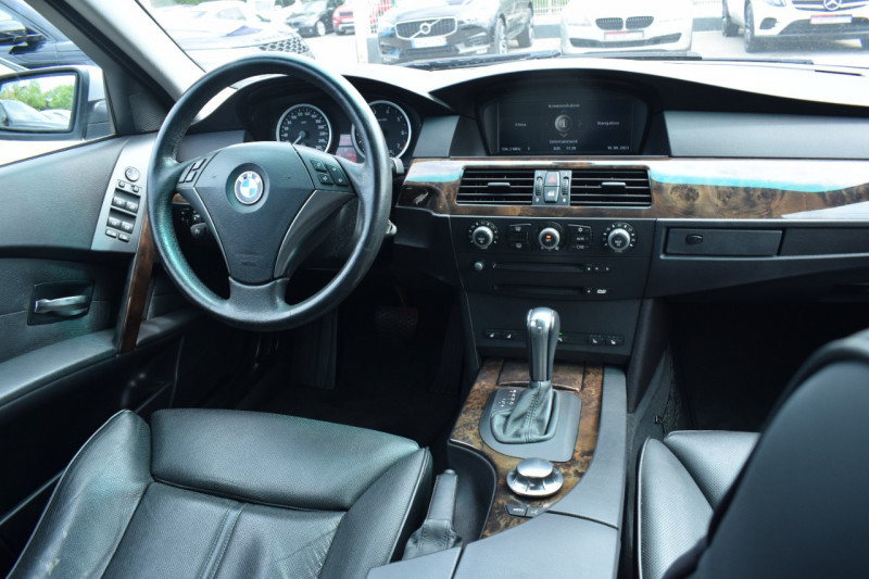 Photo 44 de l'offre de BMW SERIE 5 (E60) 545IA 333CH SPORT à 13900€ chez Univers Motors