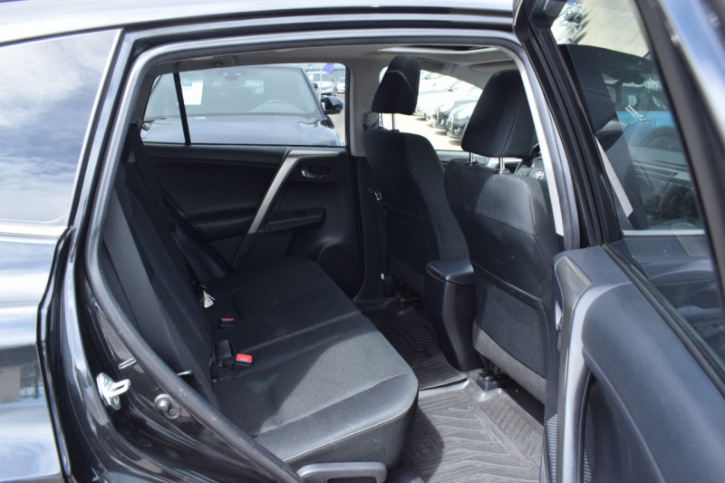 Photo 31 de l'offre de TOYOTA RAV4 151 VVT-I S&S WHITE EDITION AWD à 17900€ chez Univers Motors