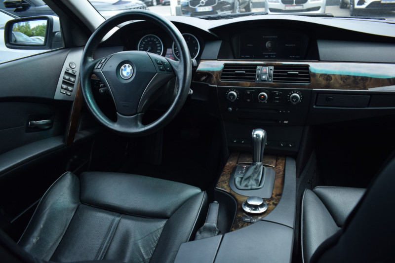 Photo 2 de l'offre de BMW SERIE 5 (E60) 545IA 333CH SPORT à 13900€ chez Univers Motors