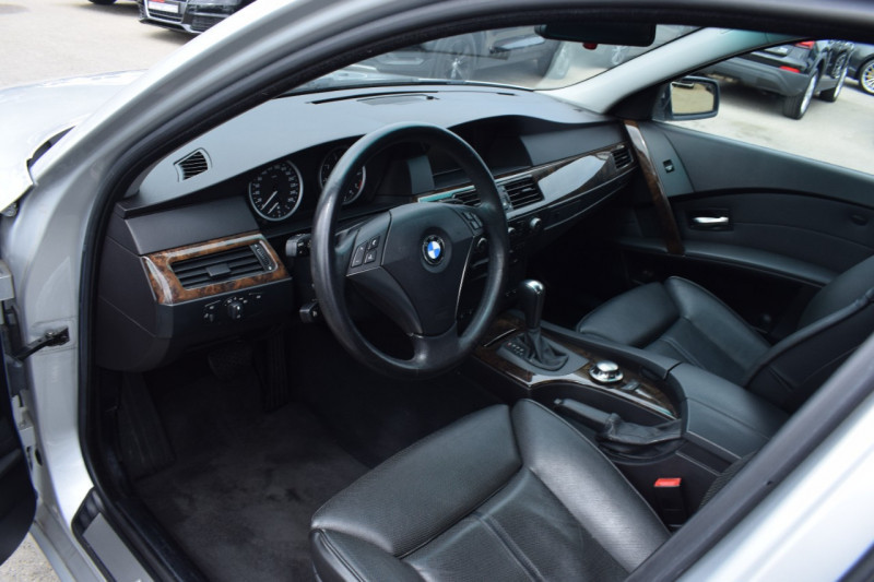 Photo 26 de l'offre de BMW SERIE 5 (E60) 545IA 333CH SPORT à 13900€ chez Univers Motors