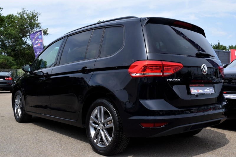 Photo 3 de l'offre de VOLKSWAGEN TOURAN 1.6 TDI 115CH BLUEM CONFORTLINE DSG7 7 PLACES à 19400€ chez Univers Motors