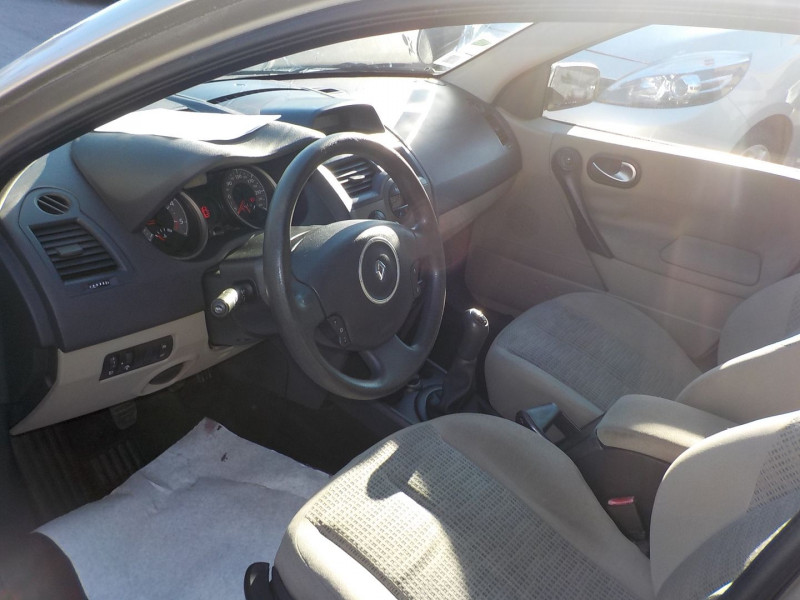 Photo 3 de l'offre de RENAULT MEGANE II 1.5 DCI 85CH AUTHENTIQUE à 3900€ chez Aurelcar