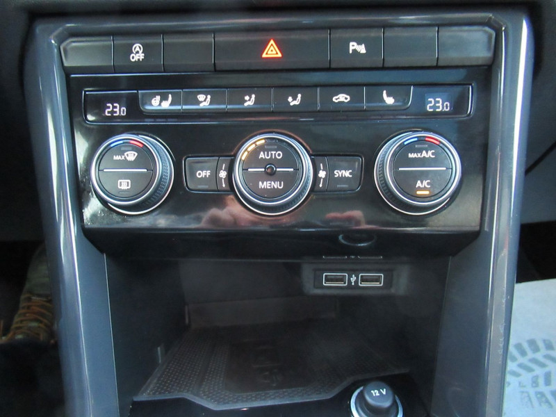 Photo 17 de l'offre de VOLKSWAGEN T-ROC 2.0 TSI 190CH SPORT 4MOTION DSG7 à 29995€ chez Remiremont automobiles