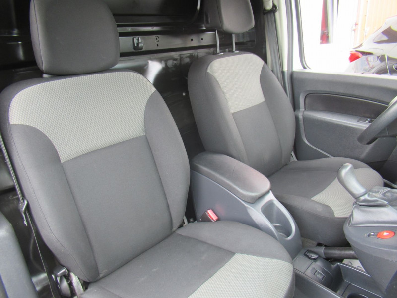 Photo 6 de l'offre de RENAULT KANGOO II EXPRESS COMPACT 1.5 DCI 75CH GRAND CONFORT à 10995€ chez Remiremont automobiles