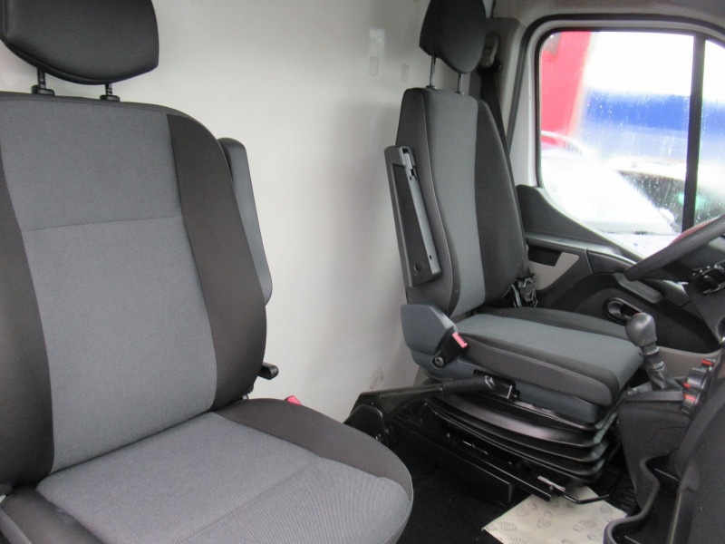 Photo 19 de l'offre de RENAULT MASTER III PLANCB CAISSE F3500 L3H2 2.3 DCI 130CH GRAND CONFORT CAISSE à 16995€ chez Remiremont automobiles