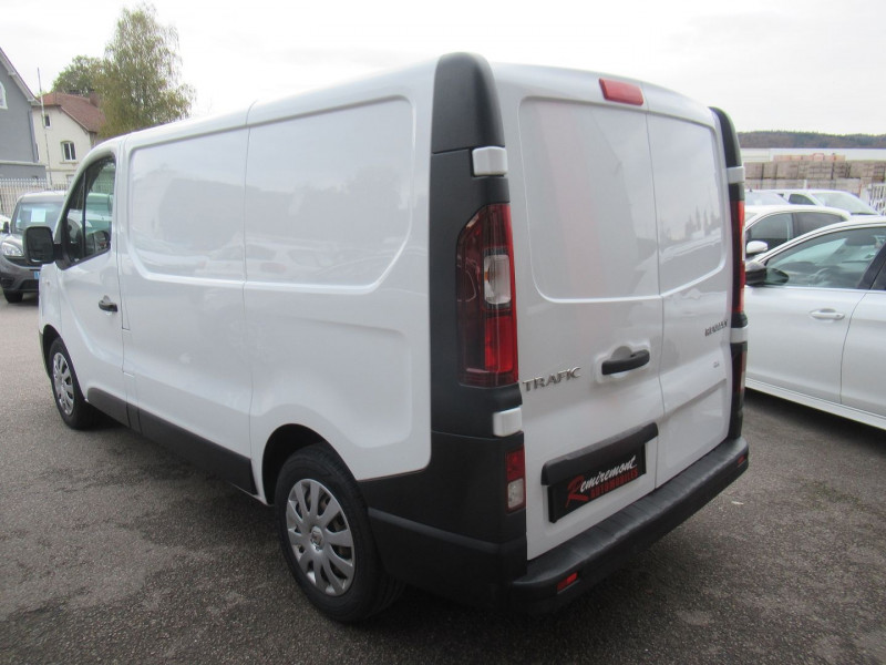 Photo 10 de l'offre de RENAULT TRAFIC III FG L1H1 1000 1.6 DCI 90CH GRAND CONFORT à 12995€ chez Remiremont automobiles