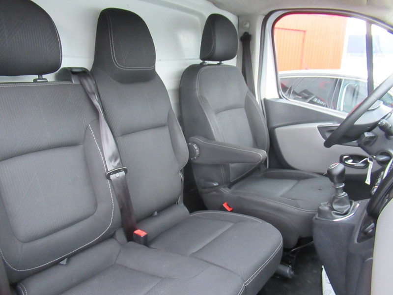 Photo 6 de l'offre de RENAULT TRAFIC III FG L1H1 1000 1.6 DCI 90CH GRAND CONFORT à 12995€ chez Remiremont automobiles