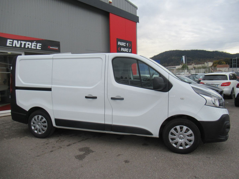 Photo 12 de l'offre de RENAULT TRAFIC III FG L1H1 1000 1.6 DCI 90CH GRAND CONFORT à 12995€ chez Remiremont automobiles