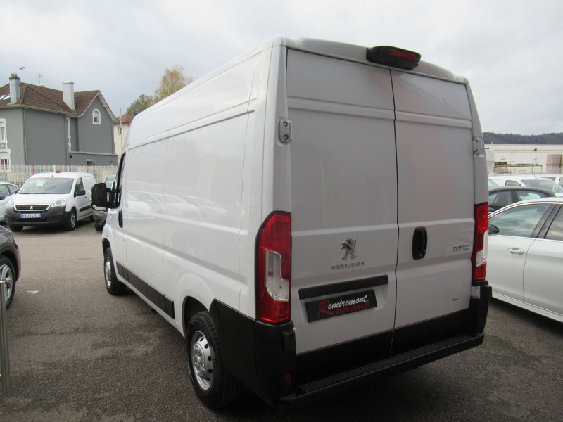 Photo 2 de l'offre de PEUGEOT BOXER FG 330 L2H2 2.2 BLUEHDI S&S 140CH ASPHALT à 18995€ chez Remiremont automobiles