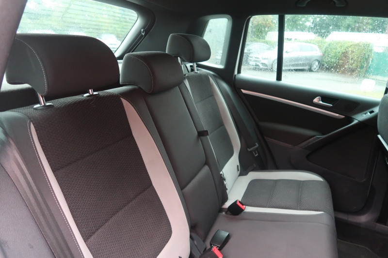 Photo 8 de l'offre de VOLKSWAGEN TIGUAN 2.0 TDI 140CH BLUEMOTION TECHNOLOGY FAP SPORTLINE à 14890€ chez PCA