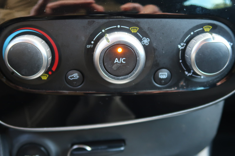Photo 10 de l'offre de RENAULT CLIO IV 1.2 16V 75CH LIMITED 5P à 9490€ chez PCA