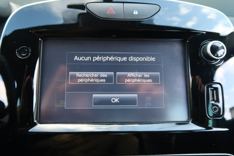 Photo 12 de l'offre de RENAULT CLIO IV 1.2 16V 75CH LIMITED 5P à 9490€ chez PCA
