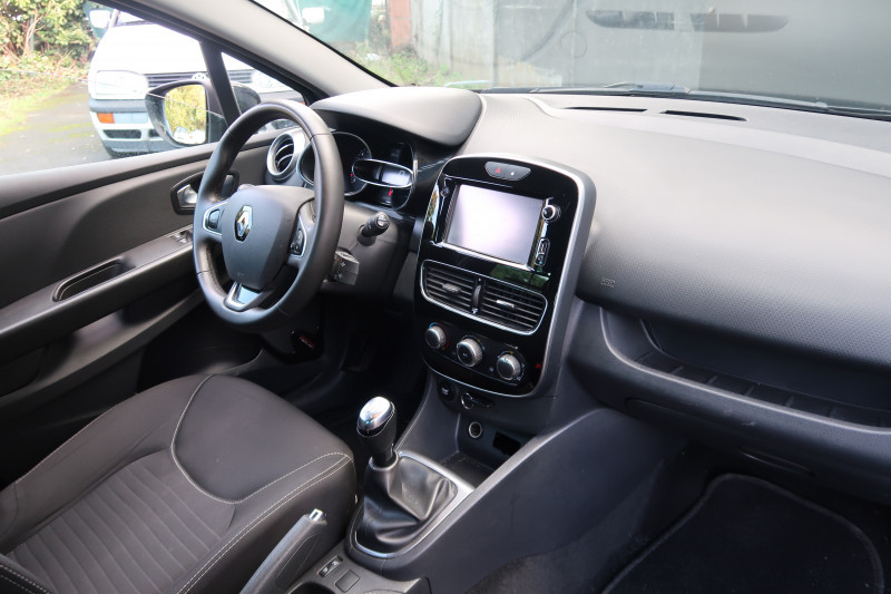 Photo 6 de l'offre de RENAULT CLIO IV 1.2 16V 75CH LIMITED 5P à 9490€ chez PCA