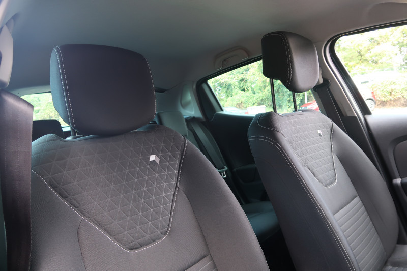Photo 7 de l'offre de RENAULT CLIO IV 1.2 16V 75CH LIMITED 5P à 9490€ chez PCA