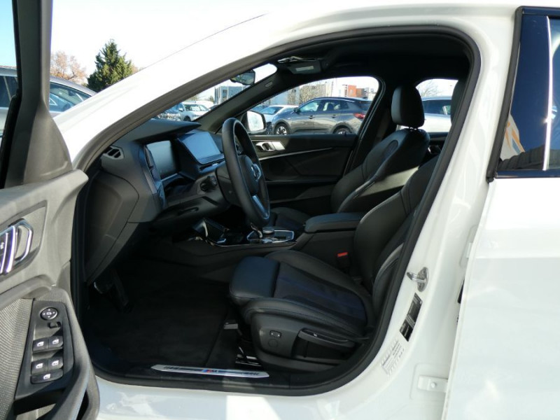 Photo 5 de l'offre de BMW SERIE 1 (F40) 118iA 136 BVA7 M SPORT GPS Cockpit Plus à 32950€ chez Mérignac auto